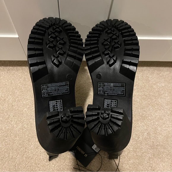 🏷️NWT🏷️ Forever 21 Faux Leather Ankle Boots - Picture 5 of 8